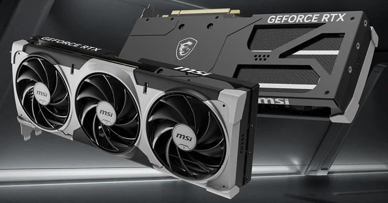 Card màn hình MSI RTX 5080 16G VENTUS 3X OC có thiết kế mạnh mẽ, hiện đại với tông màu đen xám chủ đạo. Mặt trước nổi bật với hệ thống ba quạt làm mát lớn dạng cánh xoắn, được đặt đối xứng, giúp tăng lưu lượng gió. Mặt sau là tấm lưng kim loại chắc chắn có các khe thoát nhiệt, mang đến cảm giác bền bỉ và cao cấp. Kích thước dài khoảng 30cm, thân card khá dày với kết cấu tản nhiệt lớn, phù hợp với các bộ case chuẩn ATX. Tổng thể thiết kế toát lên vẻ mạnh mẽ, chuyên nghiệp, phù hợp cho cả game thủ lẫn người dùng sáng tạo nội dung.