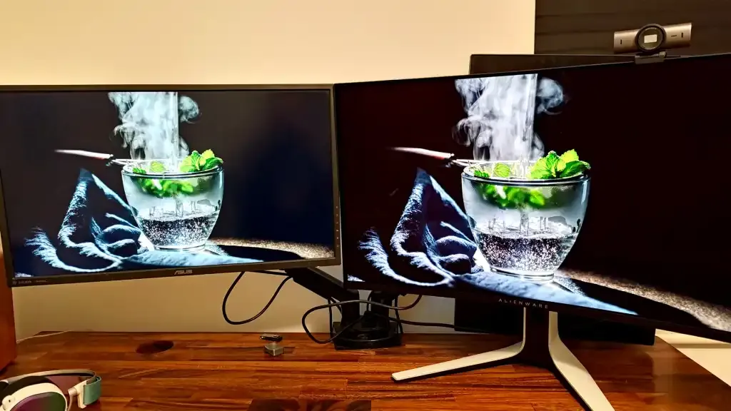 Alienware-AW3225QF-OLED-monitor-upgrade-dual-screen-setup