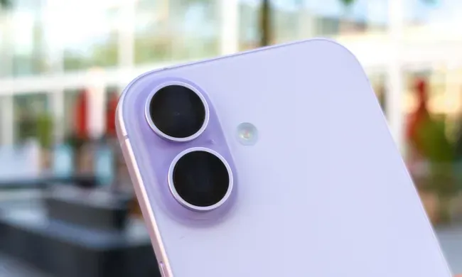 Apple-iPhone-17-lavender-camera-2