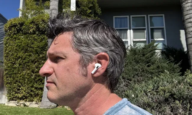apple-airpods-pro-2-vs-beats-powerbeats-pro-2-airpods-outside-e1754290942677