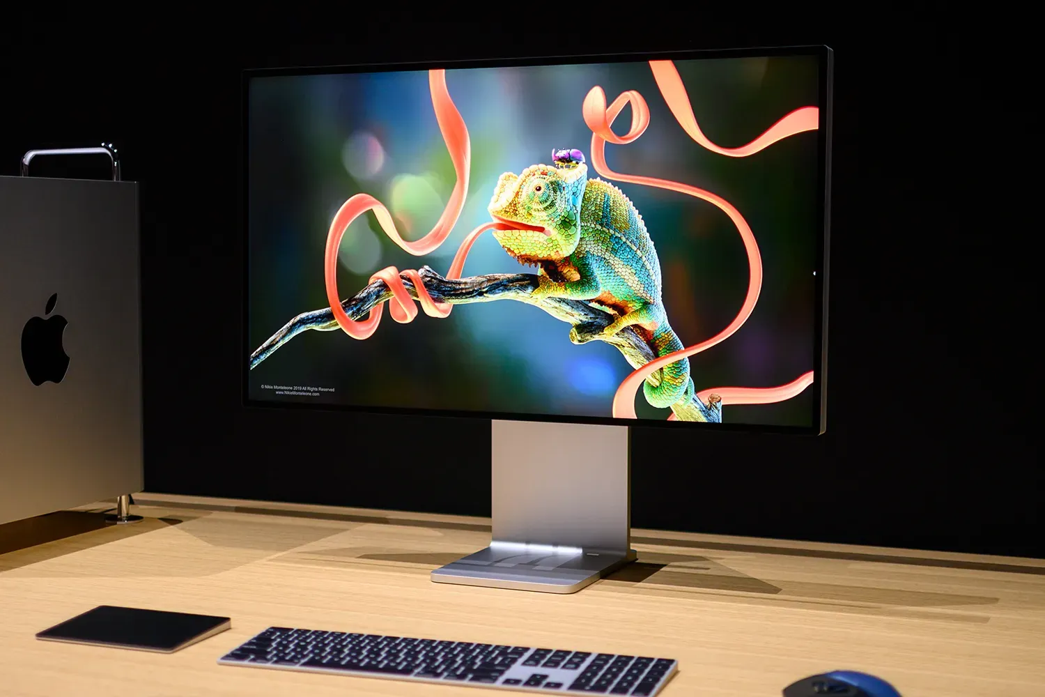 apple-pro-display-xdr-hands-on-2
