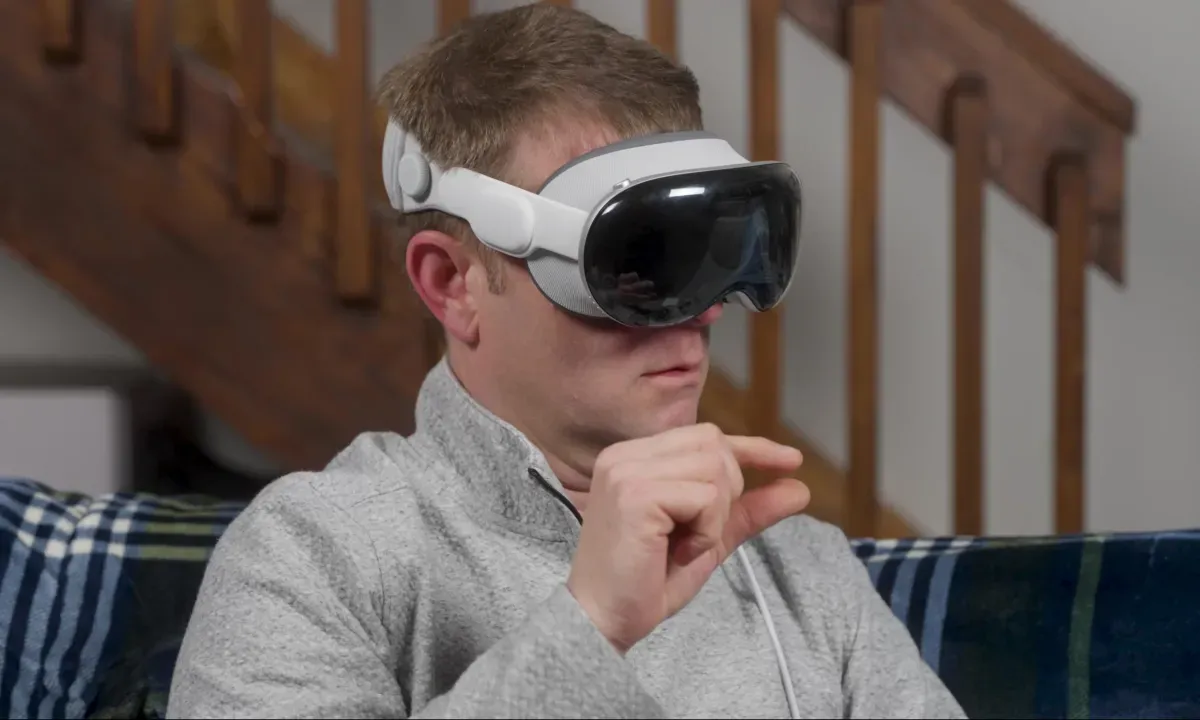 apple-vision-pro-home-theater-22-e1745758469601