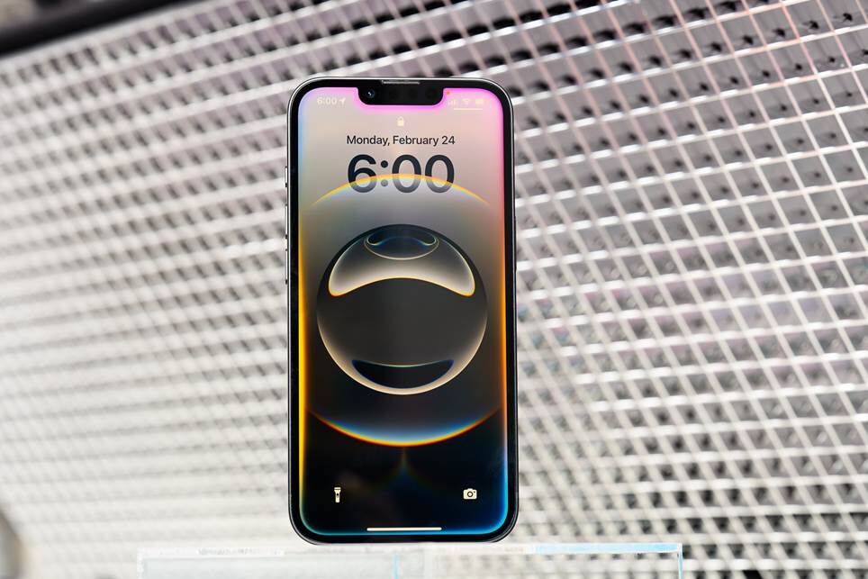 Ảnh chụp thực tế iPhone 16E của Apple.