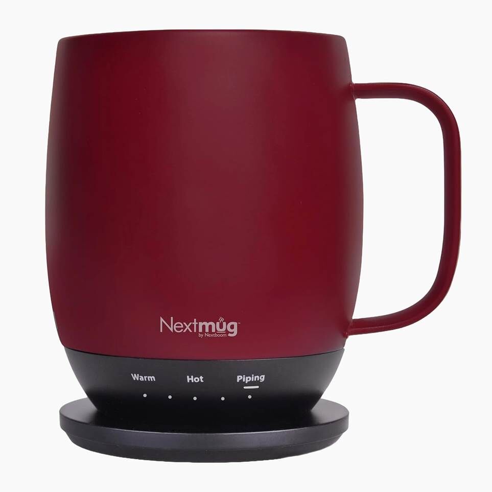 Cốc cà phê tự làm nóng có kiểm soát nhiệt độ của Nextmug trên nền trắng.