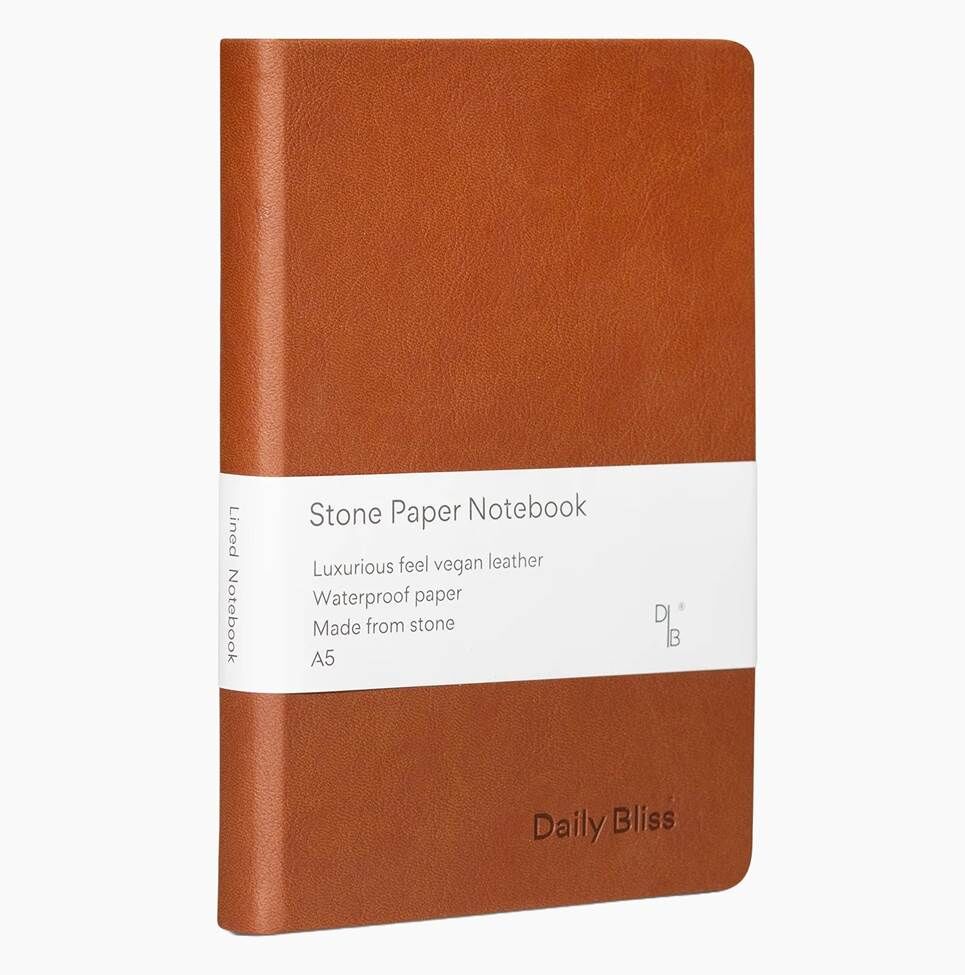 Sổ tay giấy Stone Paper của Daily Bliss trên nền trắng.