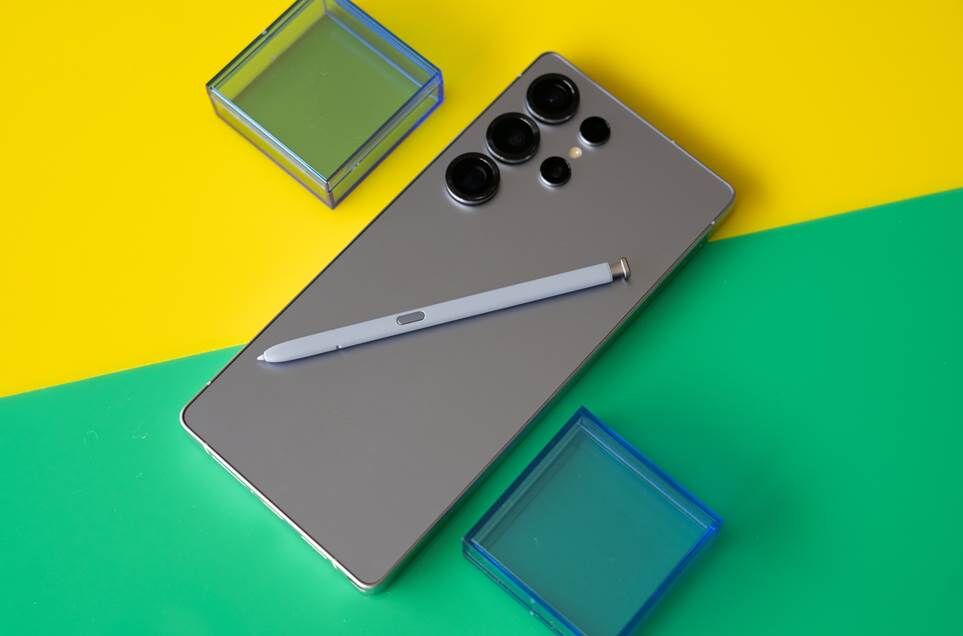 Samsung Galaxy S25 Ultra có bút S Pen.