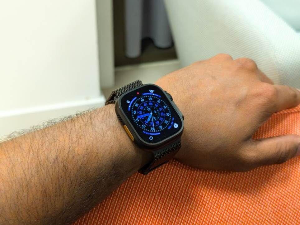 Apple Watch Ultra 3 màu đen Titanium