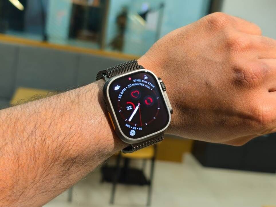 Apple Watch Ultra 3 màu đen Titanium