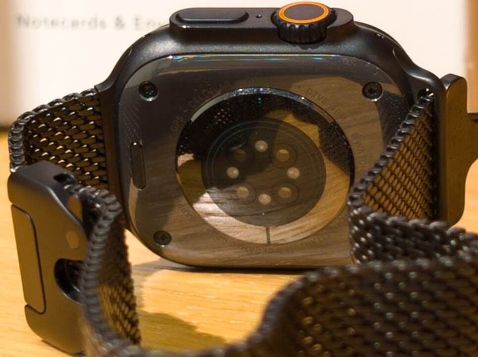 Apple Watch Ultra 3 màu đen Titanium