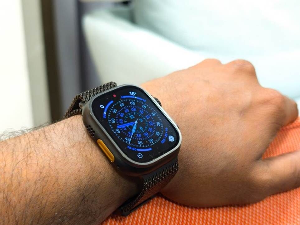 Apple Watch Ultra 3 màu đen Titanium