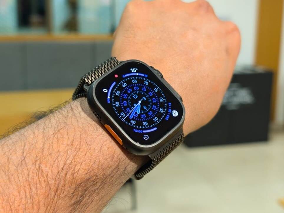 Apple Watch Ultra 3 màu đen Titanium