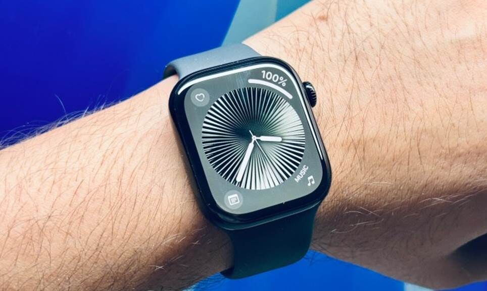 Mặt đồng hồ chuyển màu của Apple Watch Series 11.