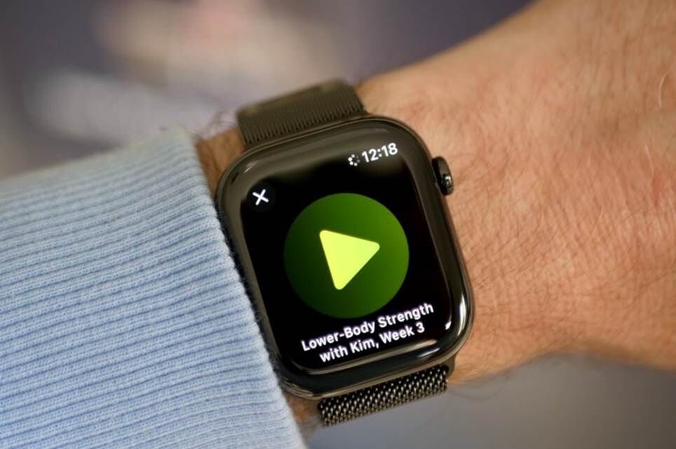 Apple Watch Series 10 kết nối với Apple Fitness+.