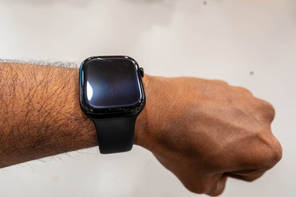 Các vết xước trên màn hình Apple Watch Series 10