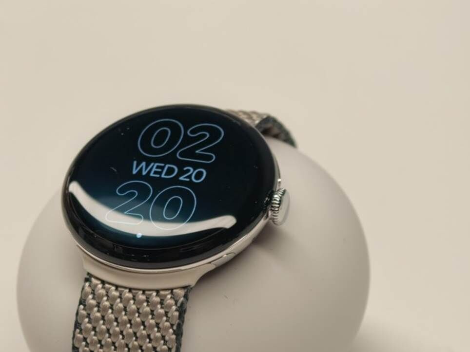 Google Pixel Watch 4 màu đen