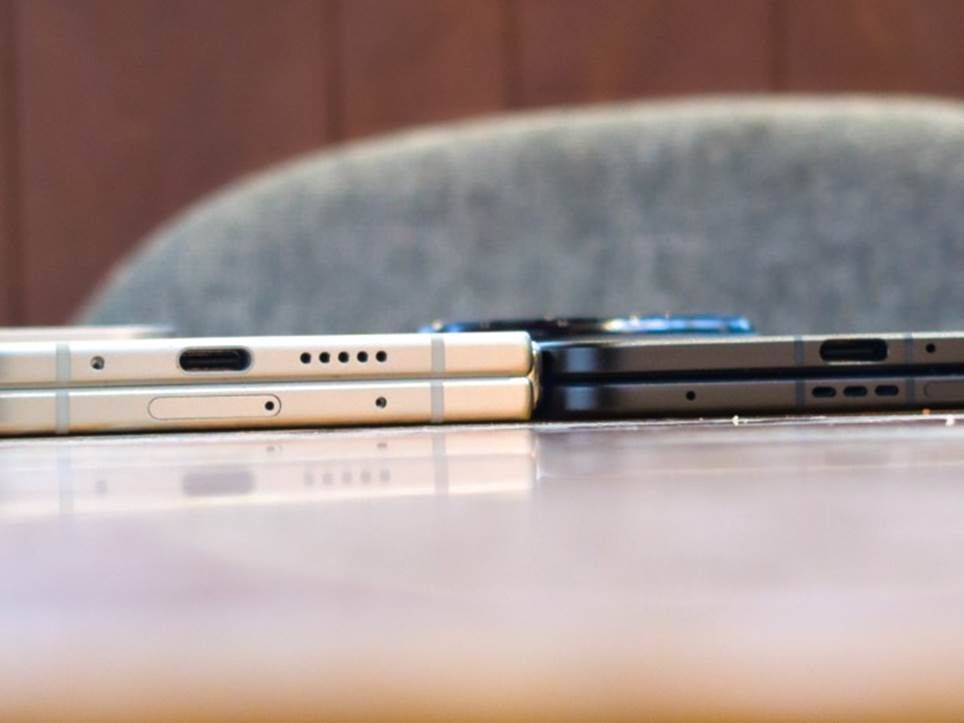 Độ dày của Oppo Find N5 so với Google Pixel 9 Pro