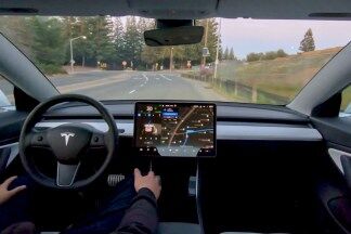 Phiên bản beta của FSD của Tesla trên ô tô.