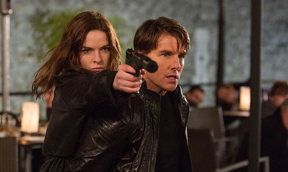 Rebecca Ferguson và Tom Cruise trong Nhiệm vụ bất khả thi: Quốc gia bí ẩn.