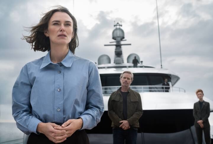 The Woman in Cabin 10. (L-R) Keira Knightley as Lo and Guy Pearce as Bullmer in The Woman in Cabin 10.