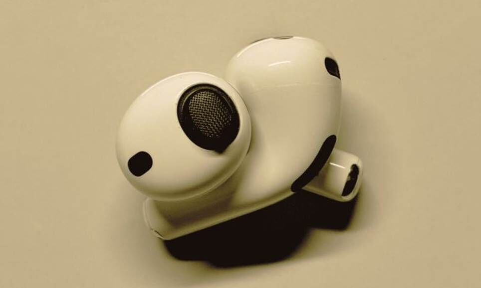 AirPods Pro 3 không có nút tai.