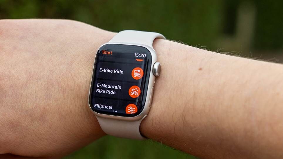 Ứng dụng STrava trên màn hình đồng hồ thông minh