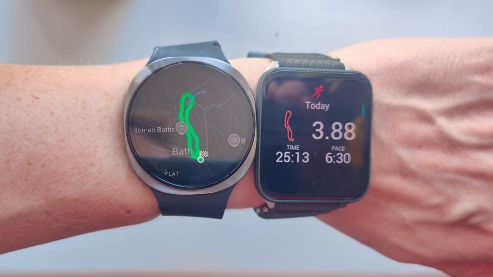 Samsung Galaxy Watch8 và Garmin Venu X1 đeo trên cùng một cổ tay