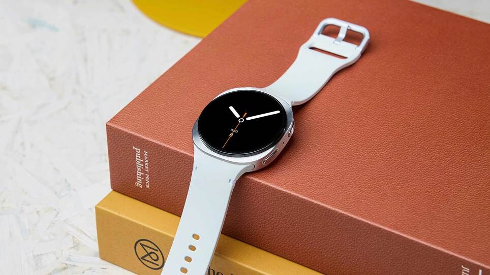 Samsung Galaxy Watch 8 màu trắng
