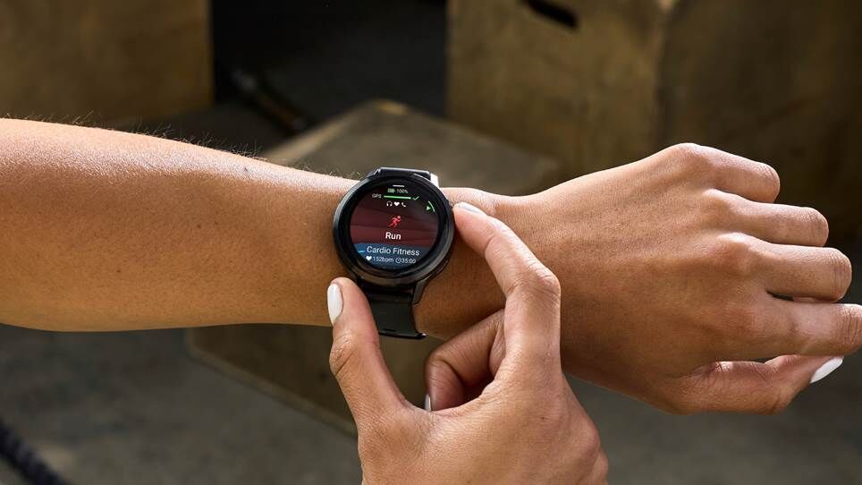 Garmin Venu 4 trên cổ tay