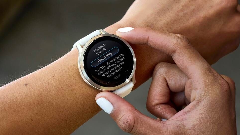 Garmin Venu 4 trên cổ tay