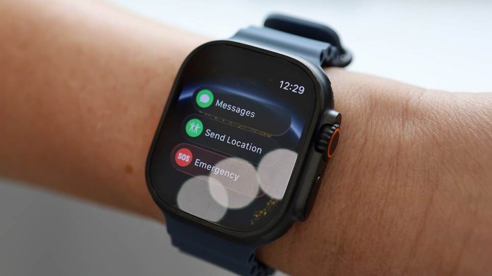 Apple Watch Ultra 3 trên cổ tay