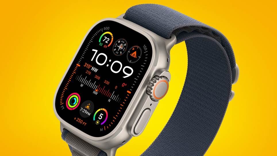 Apple Watch Ultra 2 trên nền màu cam