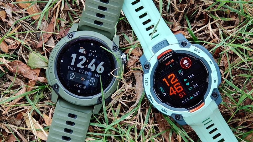 Garmin Instinct 3 so với Coros Nomad