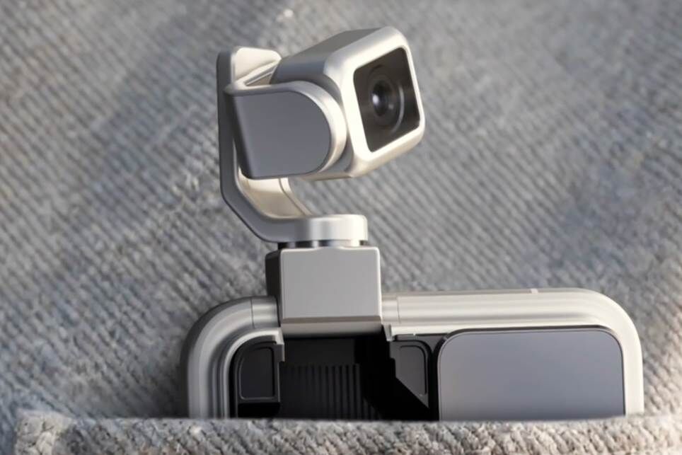 Điện thoại Honor Robot trong túi, với camera hướng sang một bên