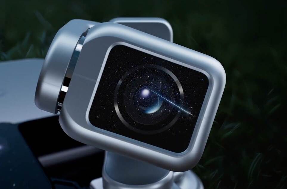 Điện thoại Robot Honor có camera cận cảnh nhìn lên bầu trời đêm khi một ngôi sao băng bay ngang qua