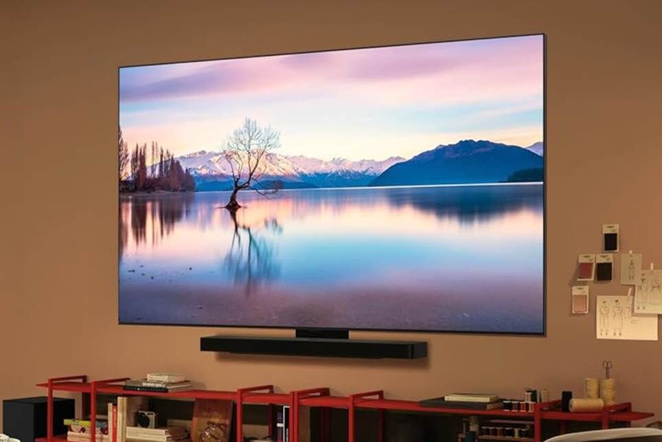 Tivi C5 4K của LG được gắn trên tường.