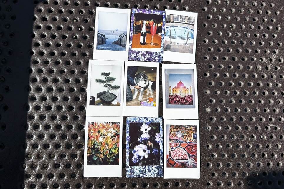 Fujifilm Instax Mini 12 bức ảnh về động vật, thiên nhiên, nghệ thuật và đồ uống.