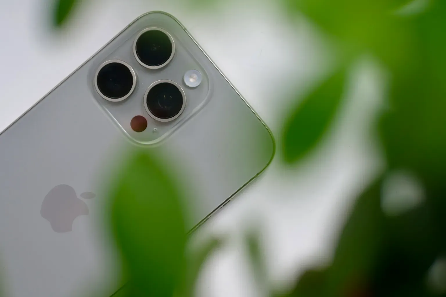 iphone-15-pro-max-cam-logo